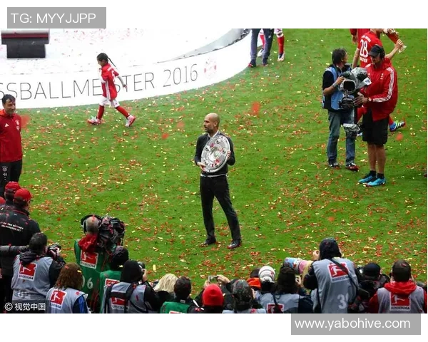 纽卡球迷与马赛当地球迷发生冲突部分人紧急躲入酒吧避难